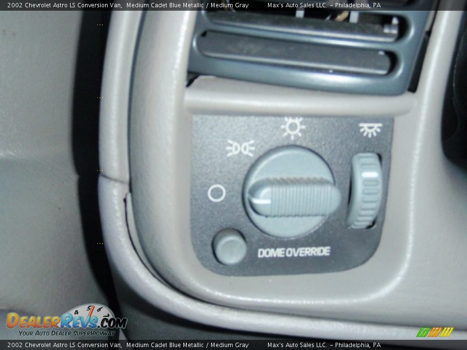 Controls of 2002 Chevrolet Astro LS Conversion Van Photo #27