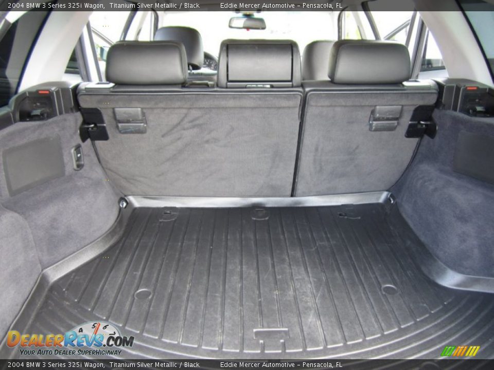 2004 BMW 3 Series 325i Wagon Trunk Photo #28