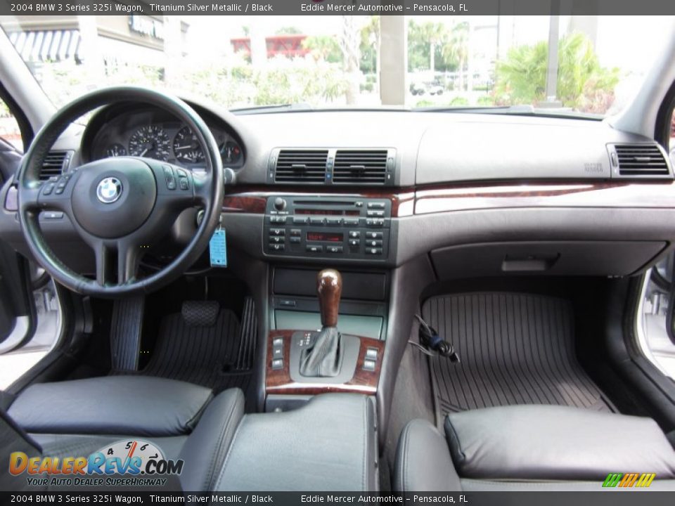 Dashboard of 2004 BMW 3 Series 325i Wagon Photo #33