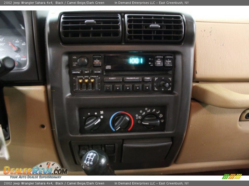 Controls of 2002 Jeep Wrangler Sahara 4x4 Photo #32