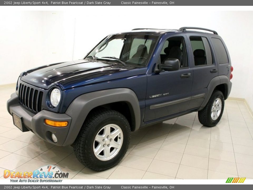 Front 3/4 View of 2002 Jeep Liberty Sport 4x4 Photo #3