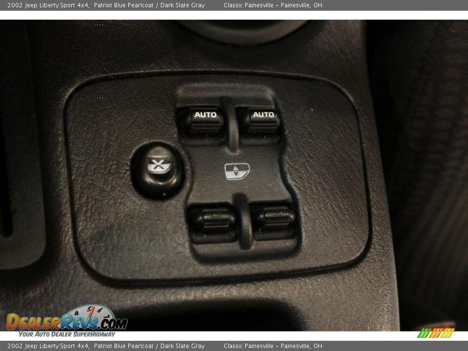 Controls of 2002 Jeep Liberty Sport 4x4 Photo #14