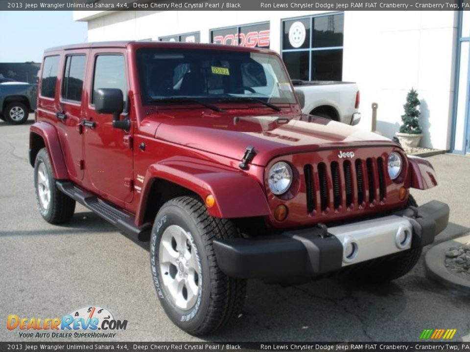 Front 3/4 View of 2013 Jeep Wrangler Unlimited Sahara 4x4 Photo #2