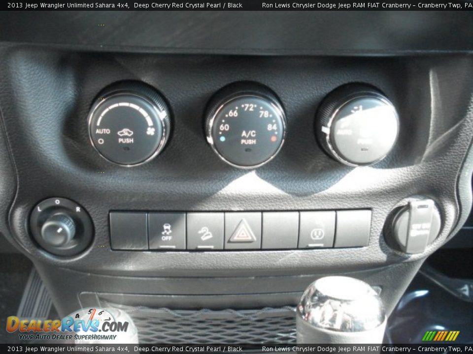 Controls of 2013 Jeep Wrangler Unlimited Sahara 4x4 Photo #21