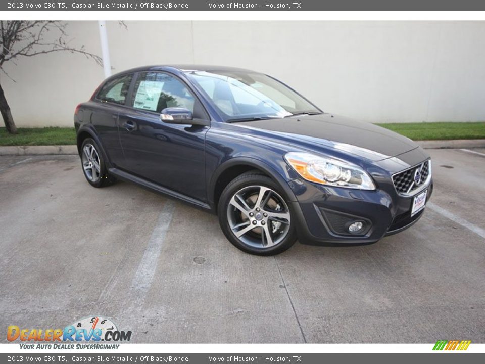 Front 3/4 View of 2013 Volvo C30 T5 Photo #1