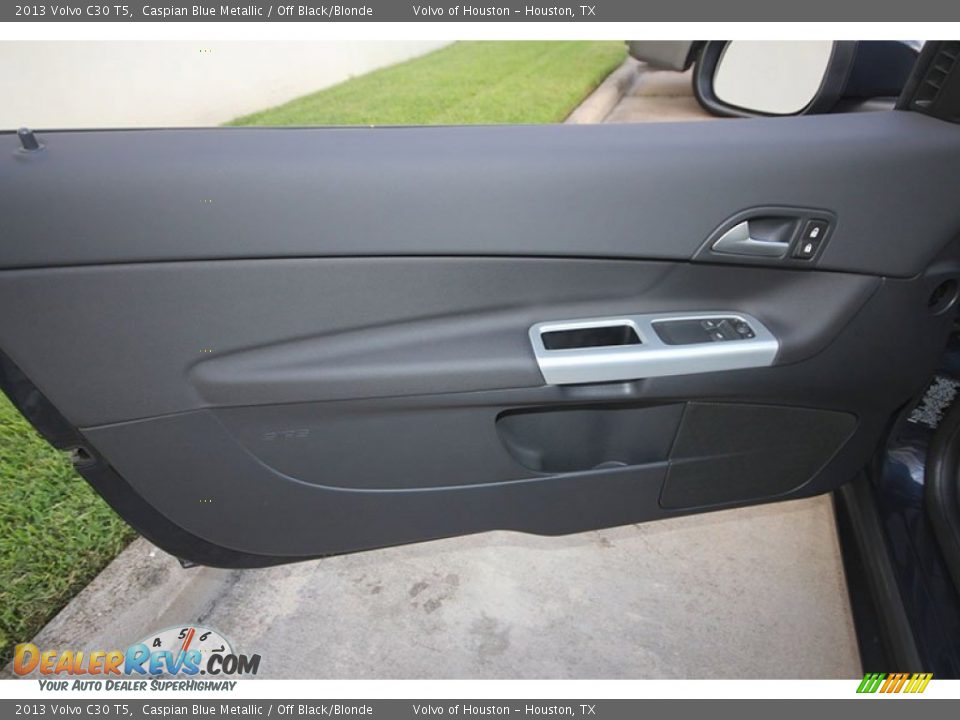 Door Panel of 2013 Volvo C30 T5 Photo #8