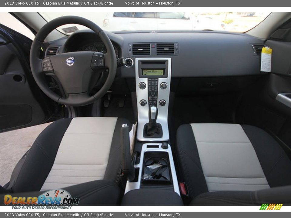 Dashboard of 2013 Volvo C30 T5 Photo #9