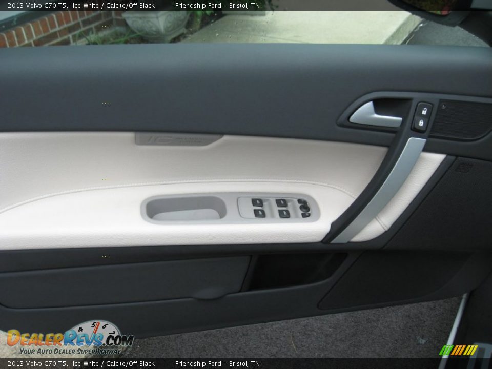 Door Panel of 2013 Volvo C70 T5 Photo #16