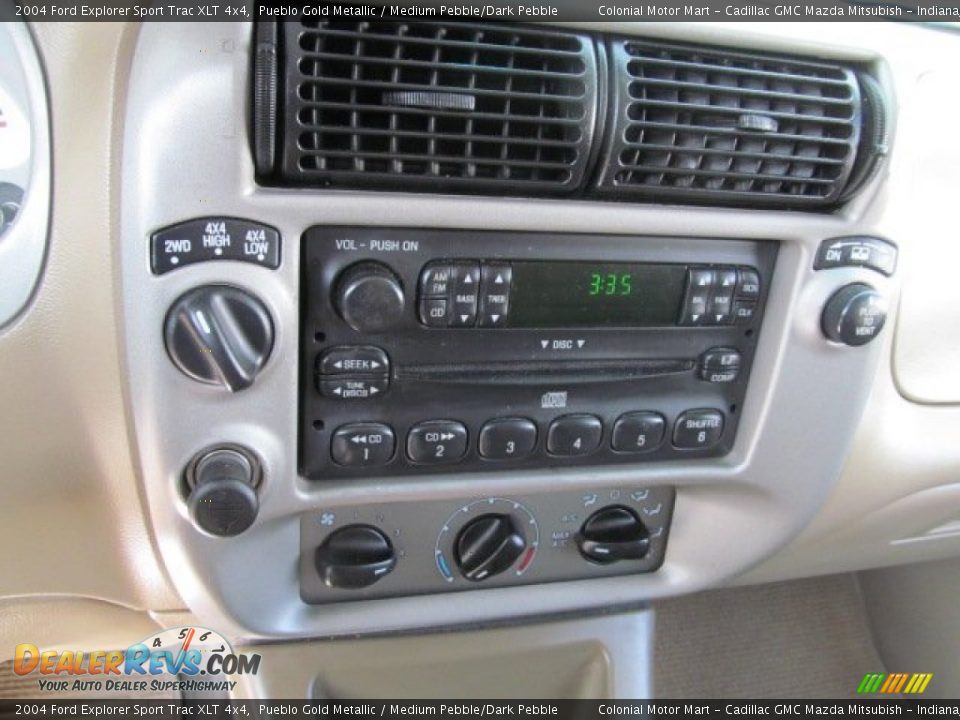 Controls of 2004 Ford Explorer Sport Trac XLT 4x4 Photo #16