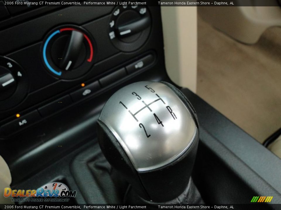 2006 Ford Mustang GT Premium Convertible Shifter Photo #21
