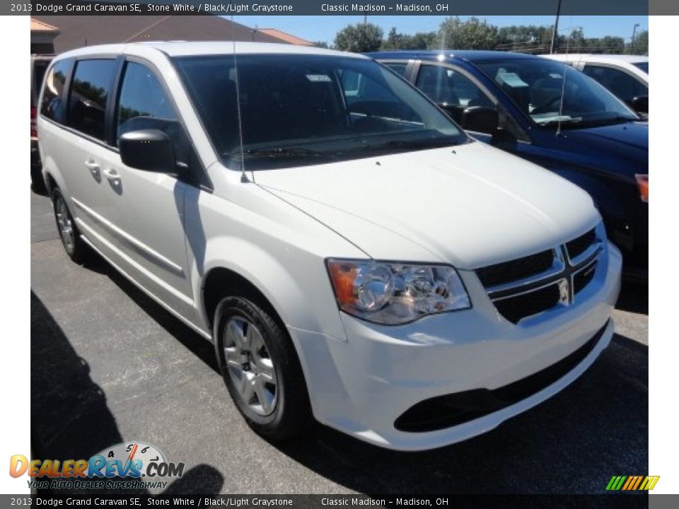 Front 3/4 View of 2013 Dodge Grand Caravan SE Photo #1