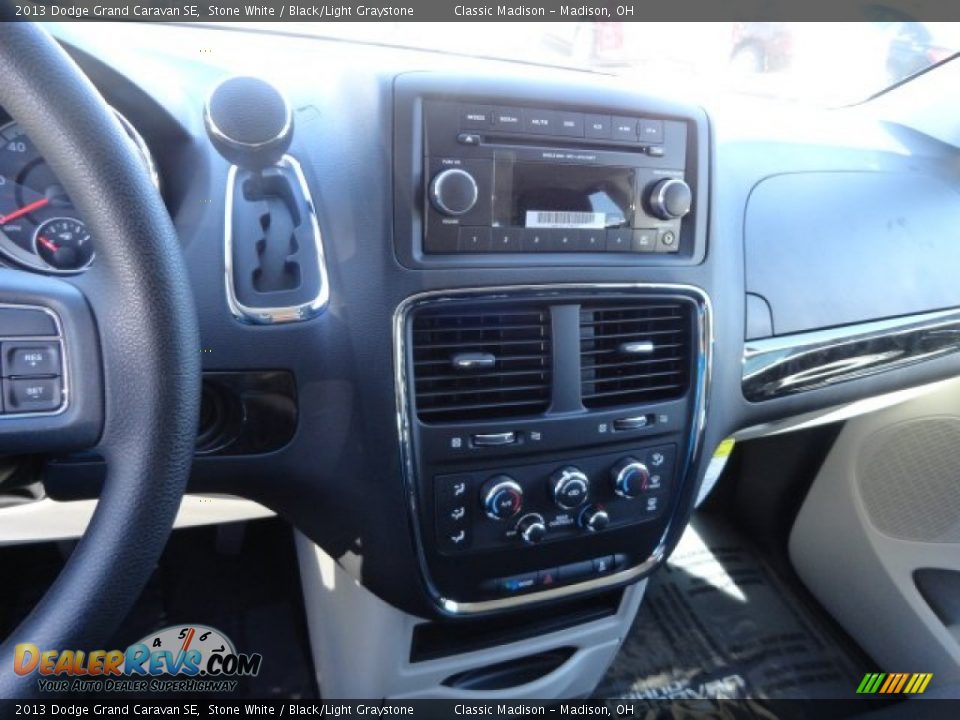 Controls of 2013 Dodge Grand Caravan SE Photo #4
