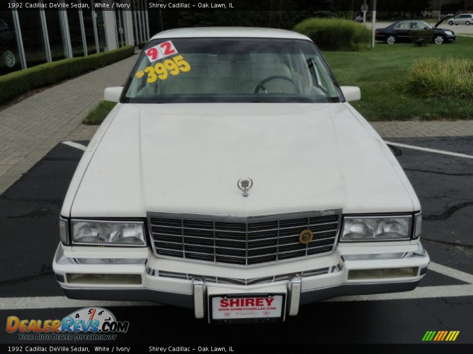 1992 Cadillac DeVille Sedan White / Ivory Photo #2