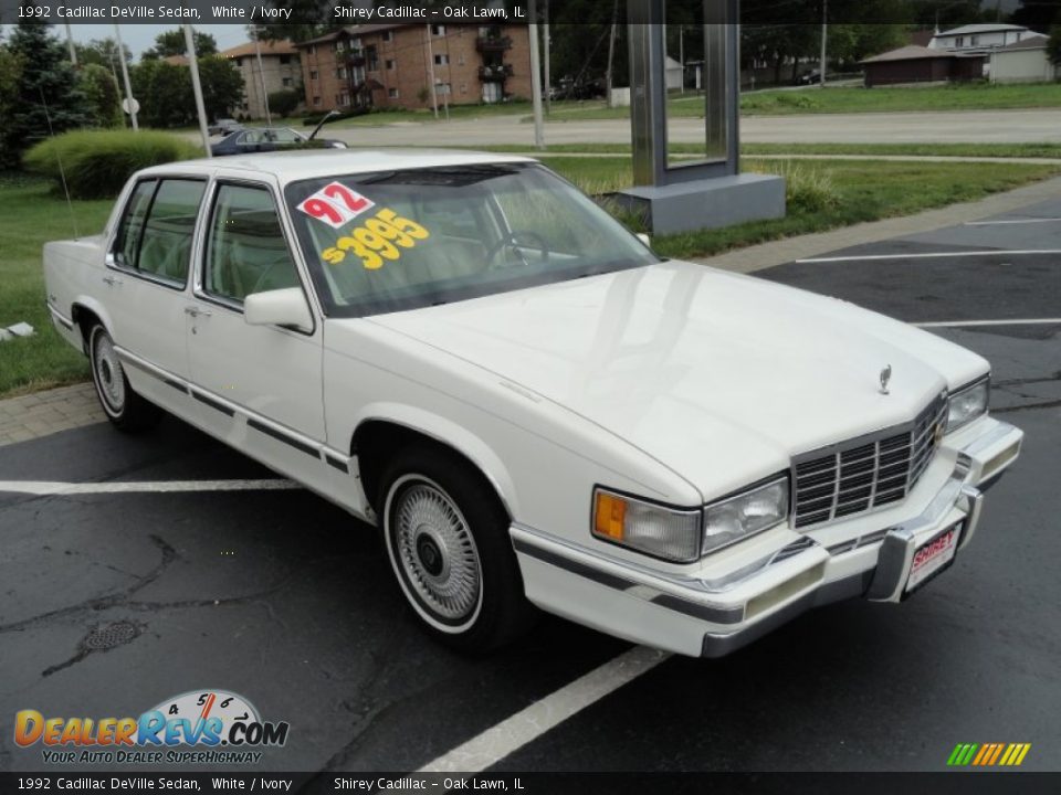 1992 Cadillac DeVille Sedan White / Ivory Photo #3