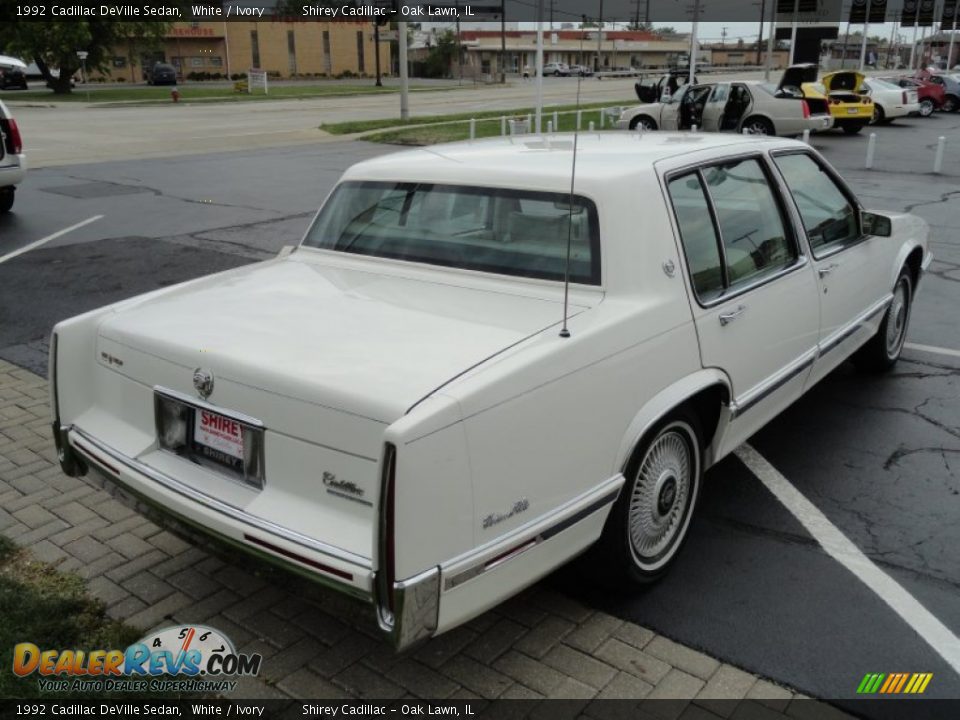 1992 Cadillac DeVille Sedan White / Ivory Photo #4