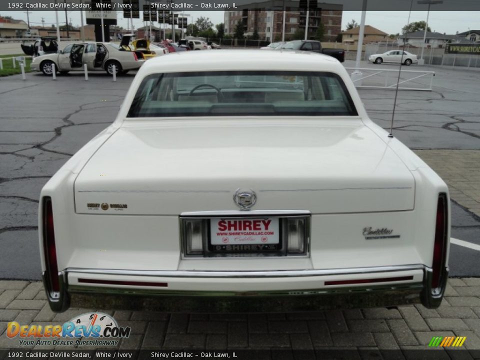 1992 Cadillac DeVille Sedan White / Ivory Photo #5