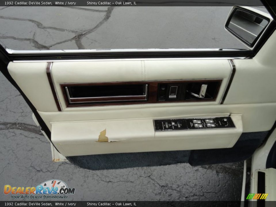 Door Panel of 1992 Cadillac DeVille Sedan Photo #13