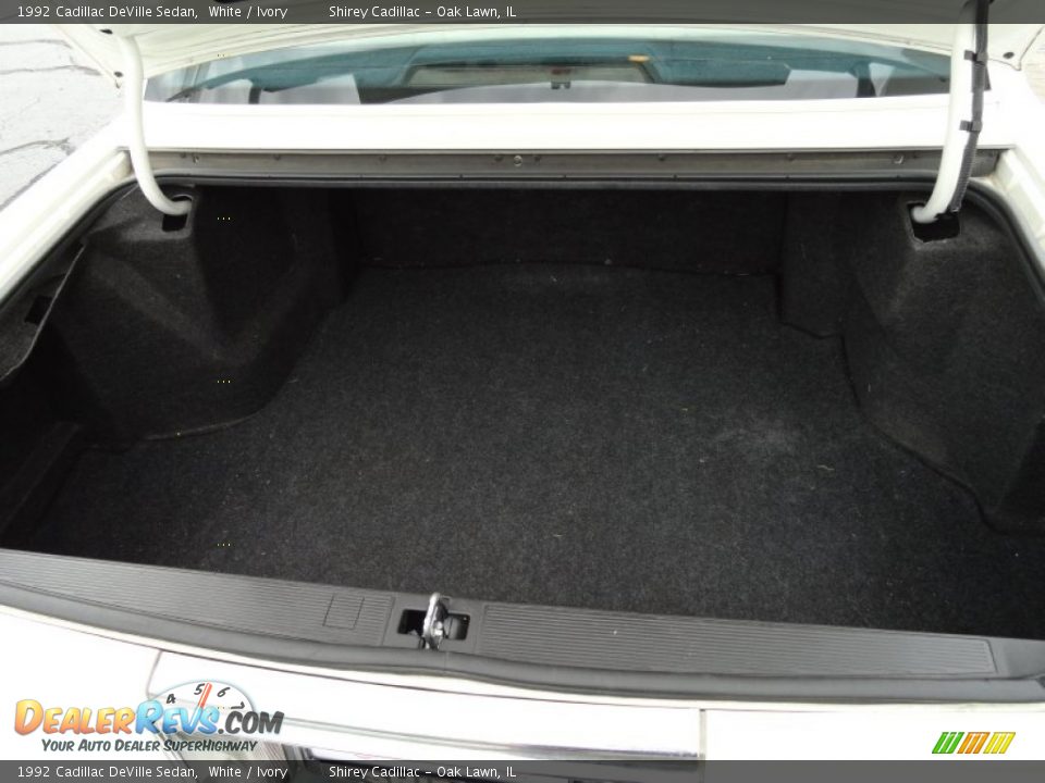 1992 Cadillac DeVille Sedan Trunk Photo #15