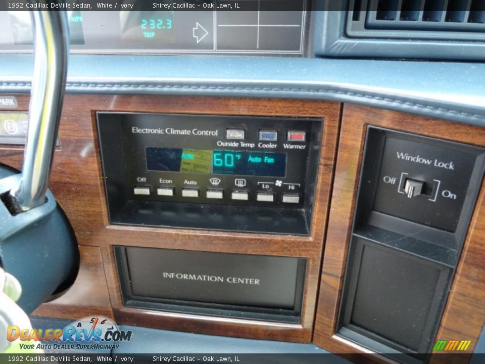 Controls of 1992 Cadillac DeVille Sedan Photo #20