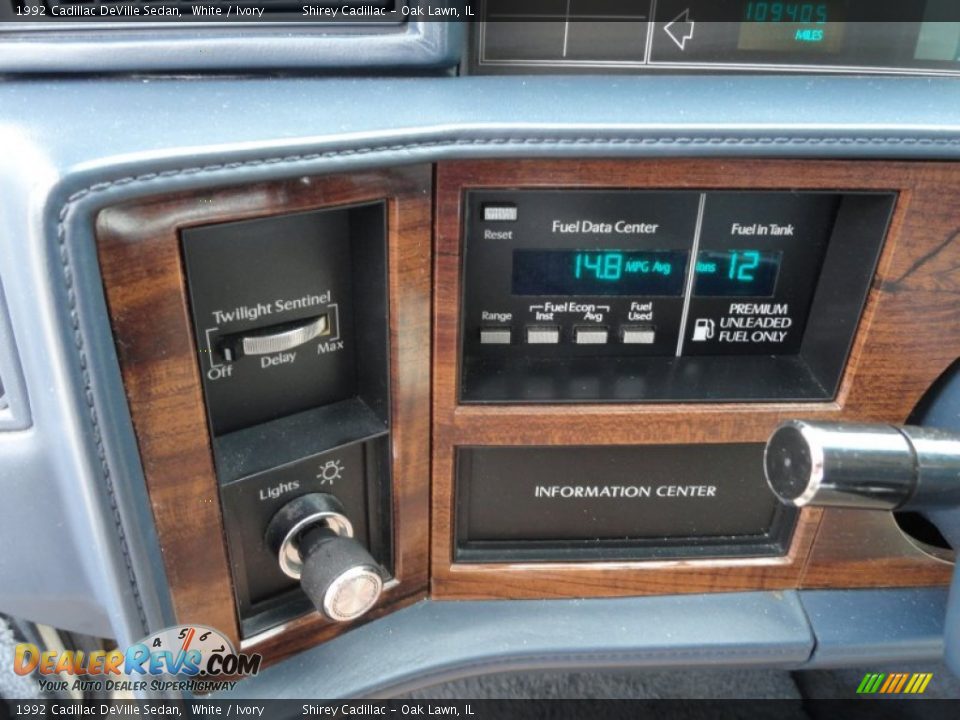 Controls of 1992 Cadillac DeVille Sedan Photo #21