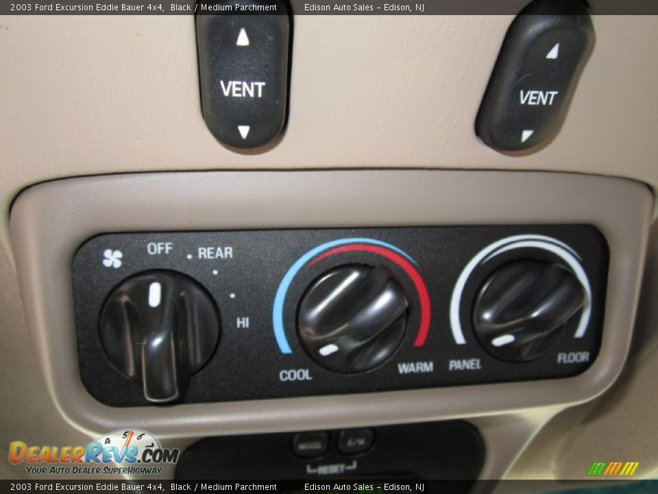 Controls of 2003 Ford Excursion Eddie Bauer 4x4 Photo #26