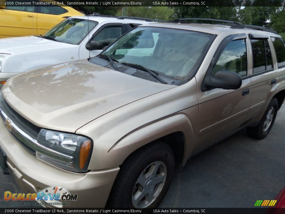 2006 Chevrolet TrailBlazer LS 4x4 Sandstone Metallic / Light Cashmere/Ebony Photo #2