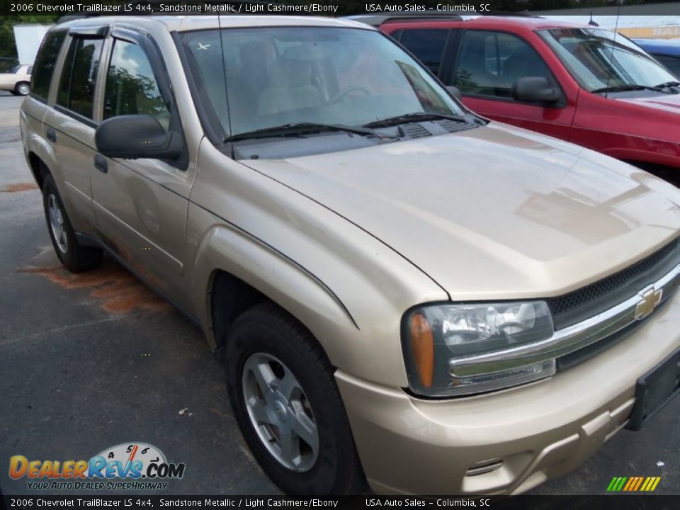 2006 Chevrolet TrailBlazer LS 4x4 Sandstone Metallic / Light Cashmere/Ebony Photo #3