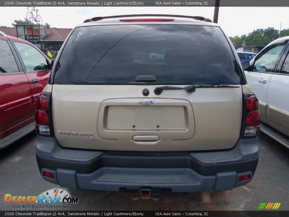 2006 Chevrolet TrailBlazer LS 4x4 Sandstone Metallic / Light Cashmere/Ebony Photo #4