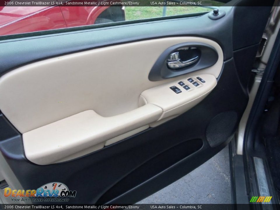 2006 Chevrolet TrailBlazer LS 4x4 Sandstone Metallic / Light Cashmere/Ebony Photo #7