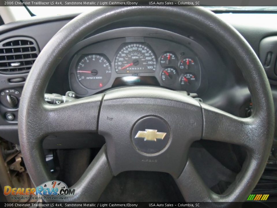 2006 Chevrolet TrailBlazer LS 4x4 Sandstone Metallic / Light Cashmere/Ebony Photo #8