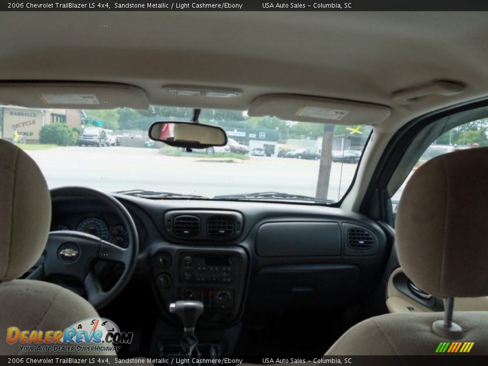 2006 Chevrolet TrailBlazer LS 4x4 Sandstone Metallic / Light Cashmere/Ebony Photo #11