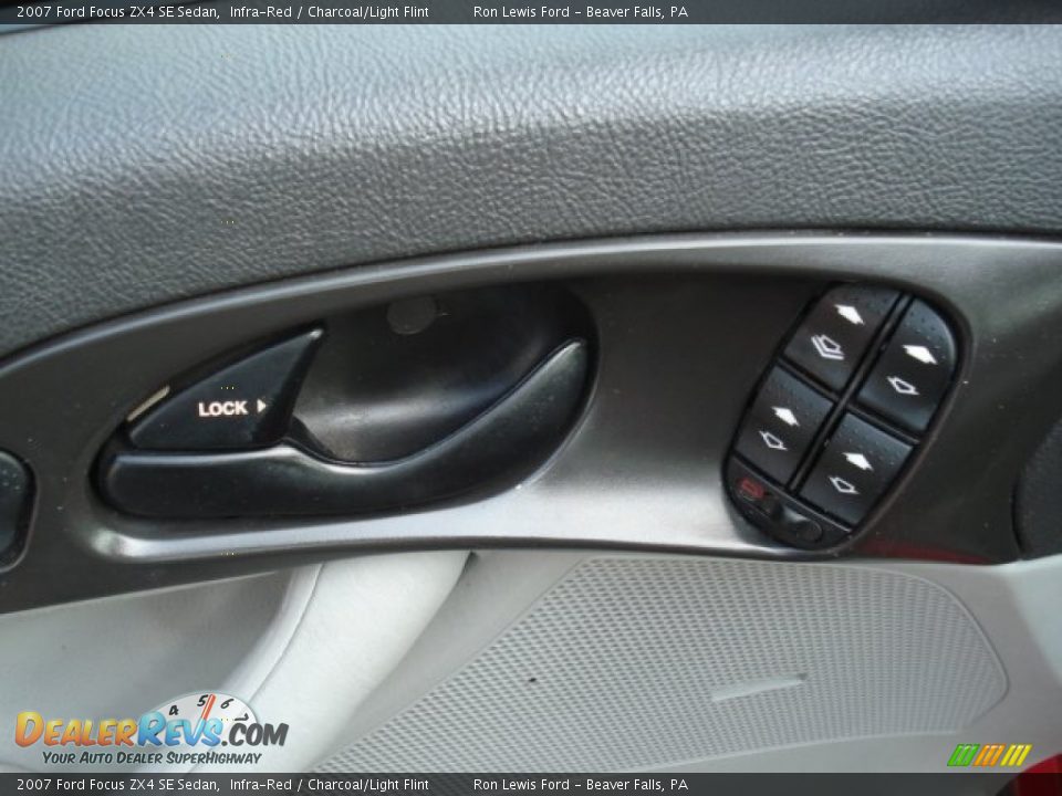 2007 Ford Focus ZX4 SE Sedan Infra-Red / Charcoal/Light Flint Photo #15