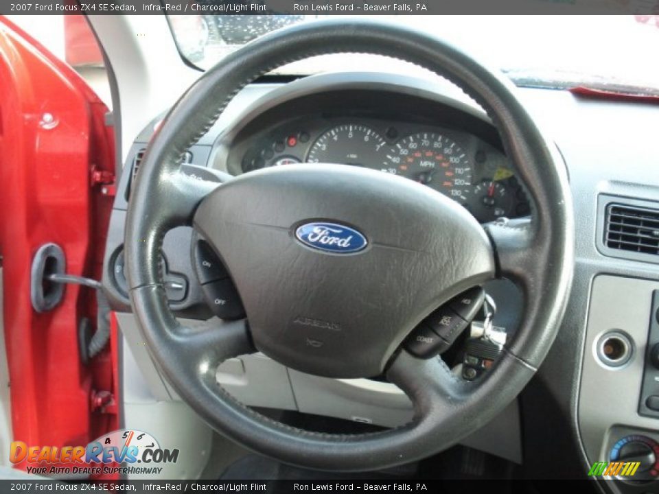 2007 Ford Focus ZX4 SE Sedan Infra-Red / Charcoal/Light Flint Photo #16