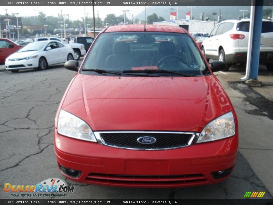 2007 Ford Focus ZX4 SE Sedan Infra-Red / Charcoal/Light Flint Photo #22