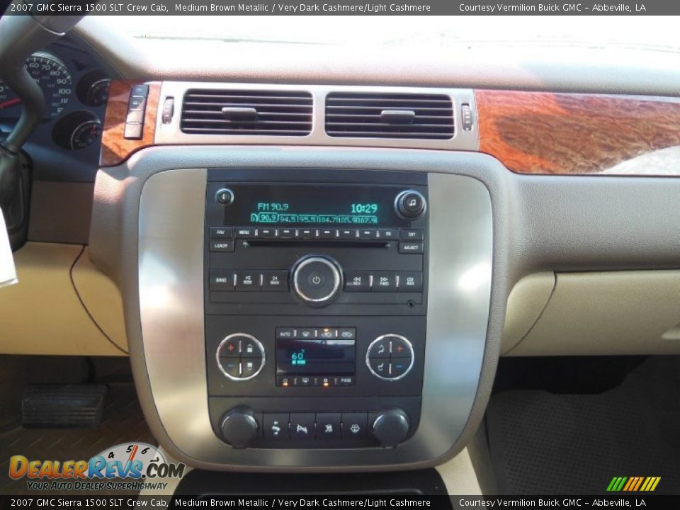Controls of 2007 GMC Sierra 1500 SLT Crew Cab Photo #14