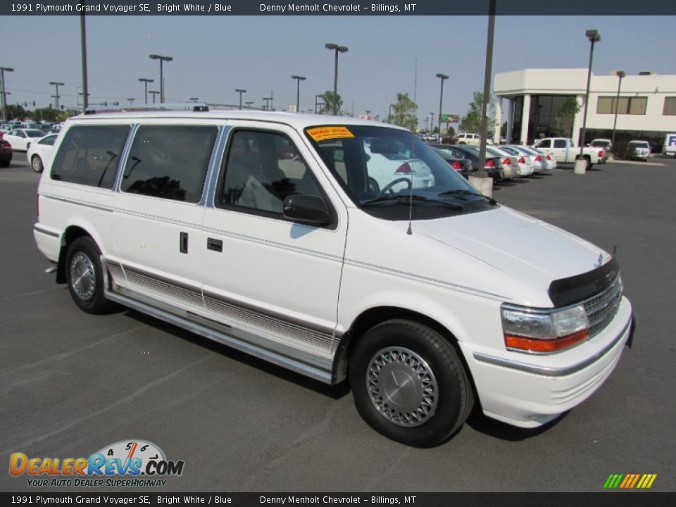 Front 3/4 View of 1991 Plymouth Grand Voyager SE Photo #1