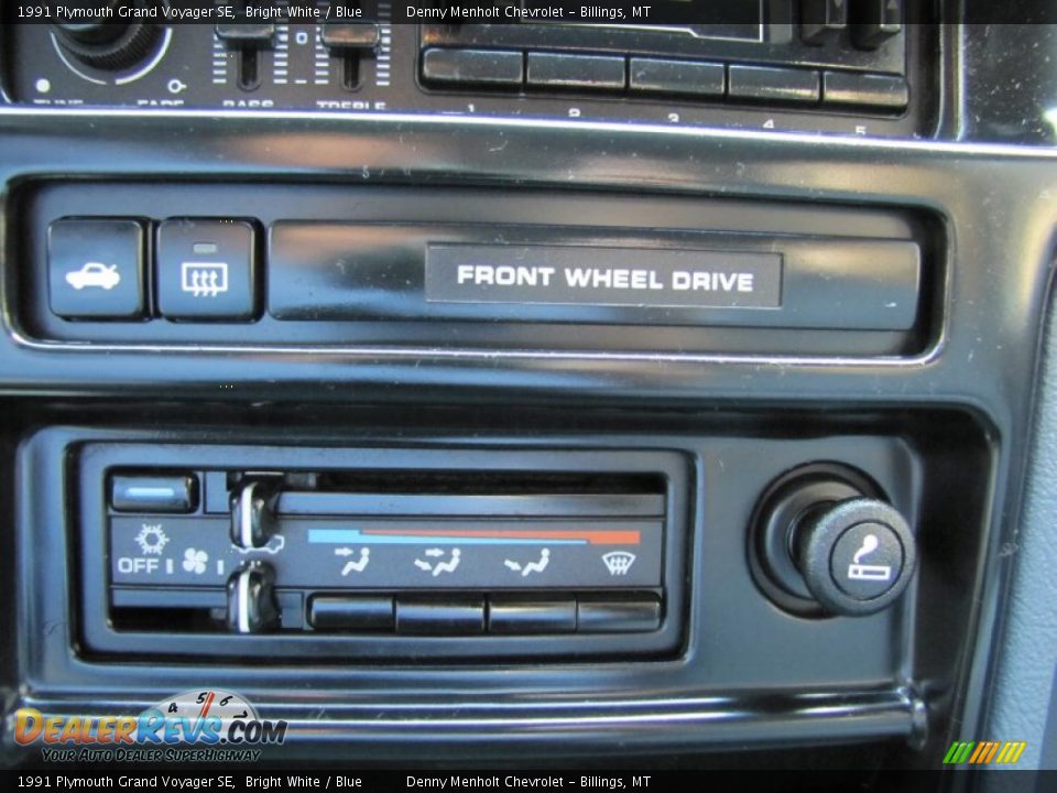 1991 Plymouth Grand Voyager SE Bright White / Blue Photo #18