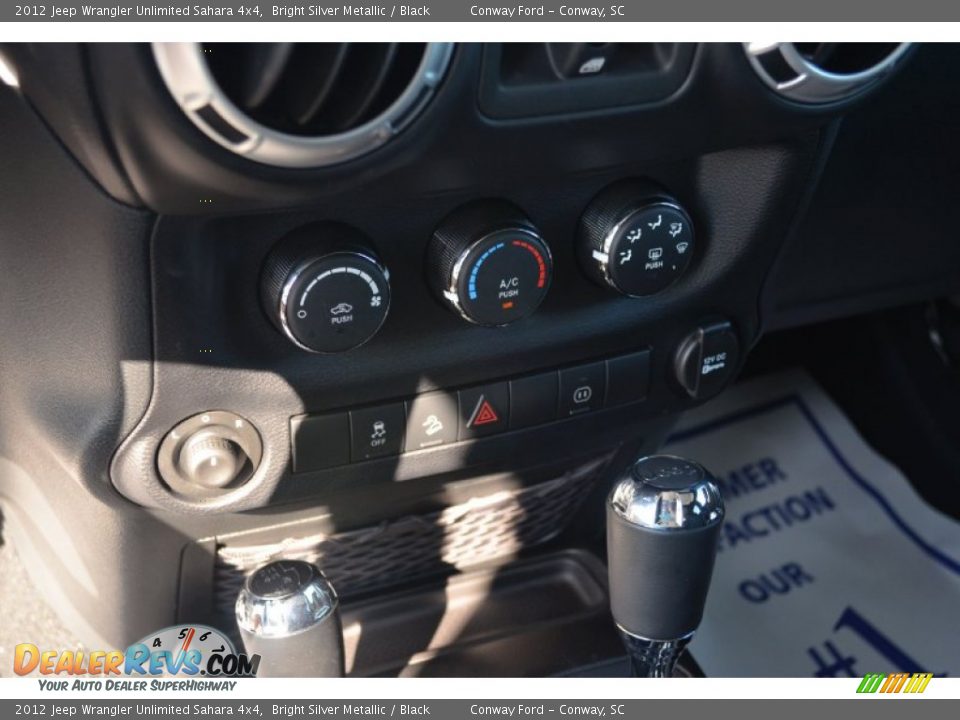 2012 Jeep Wrangler Unlimited Sahara 4x4 Bright Silver Metallic / Black Photo #27