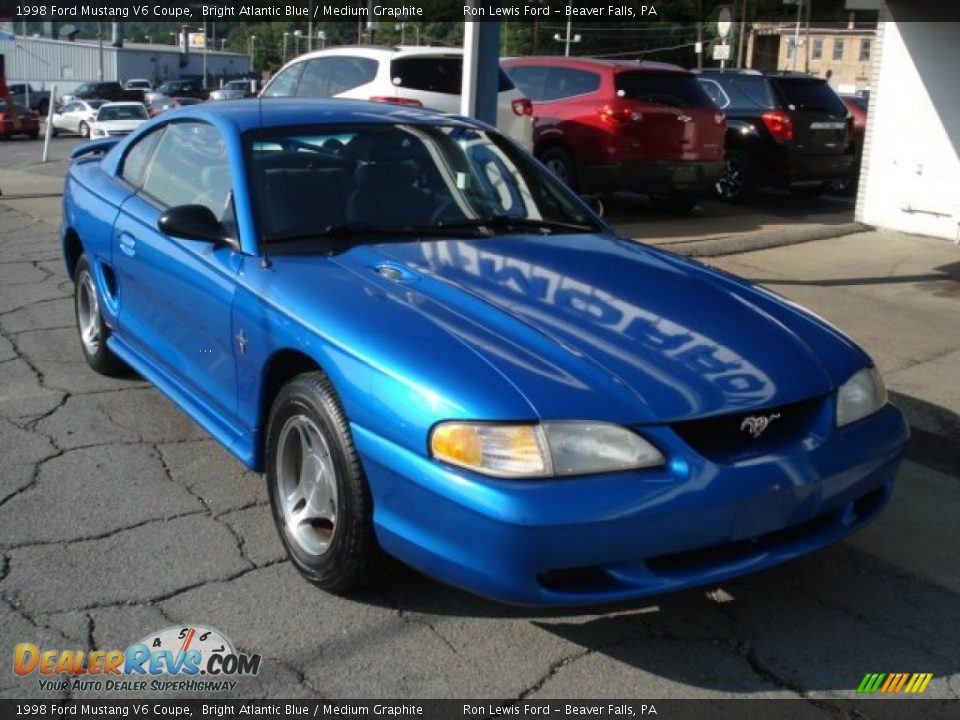 Front 3/4 View of 1998 Ford Mustang V6 Coupe Photo #2