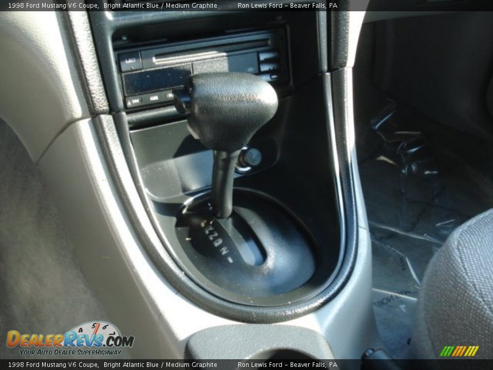 1998 Ford Mustang V6 Coupe Shifter Photo #11