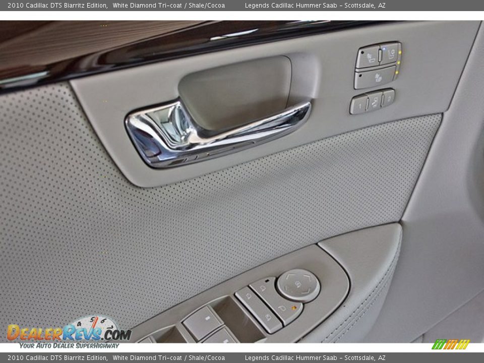 2010 Cadillac DTS Biarritz Edition White Diamond Tri-coat / Shale/Cocoa Photo #17