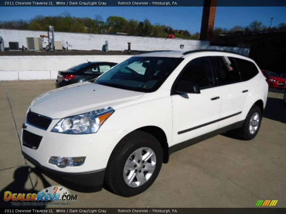 Front 3/4 View of 2011 Chevrolet Traverse LS Photo #8