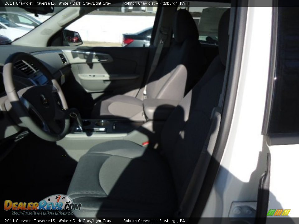 2011 Chevrolet Traverse LS White / Dark Gray/Light Gray Photo #10
