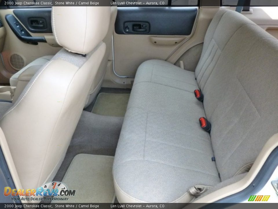 Rear Seat of 2000 Jeep Cherokee Classic Photo #10