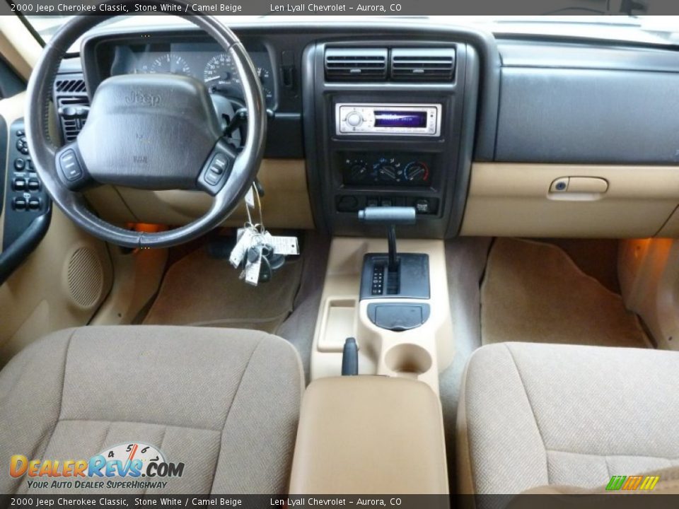 Dashboard of 2000 Jeep Cherokee Classic Photo #15