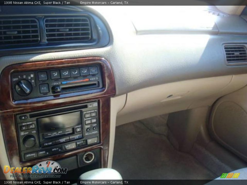 1998 Nissan Altima GXE Super Black / Tan Photo #11