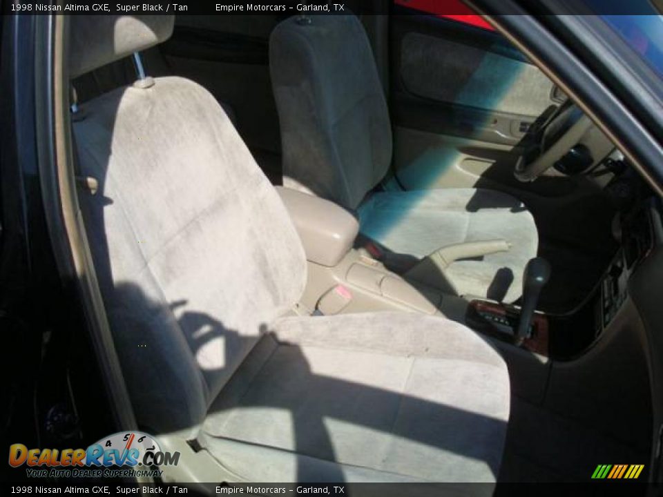 1998 Nissan Altima GXE Super Black / Tan Photo #12