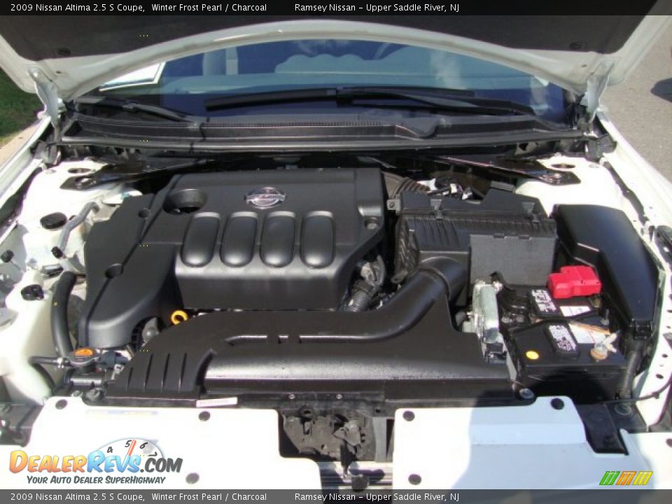 2009 Nissan Altima 2.5 S Coupe Winter Frost Pearl / Charcoal Photo #9