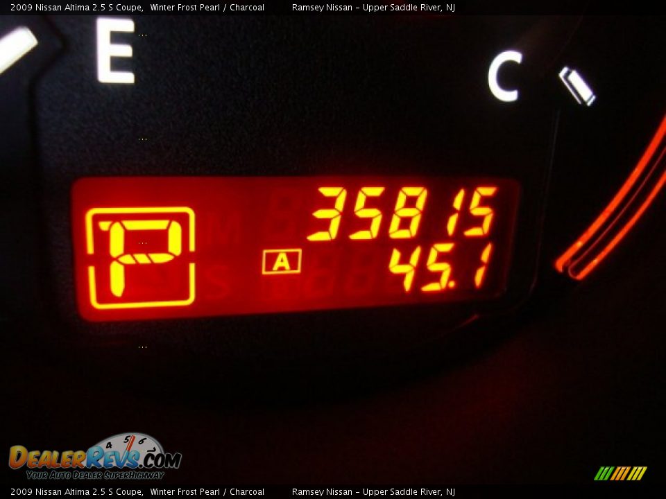 2009 Nissan Altima 2.5 S Coupe Winter Frost Pearl / Charcoal Photo #12