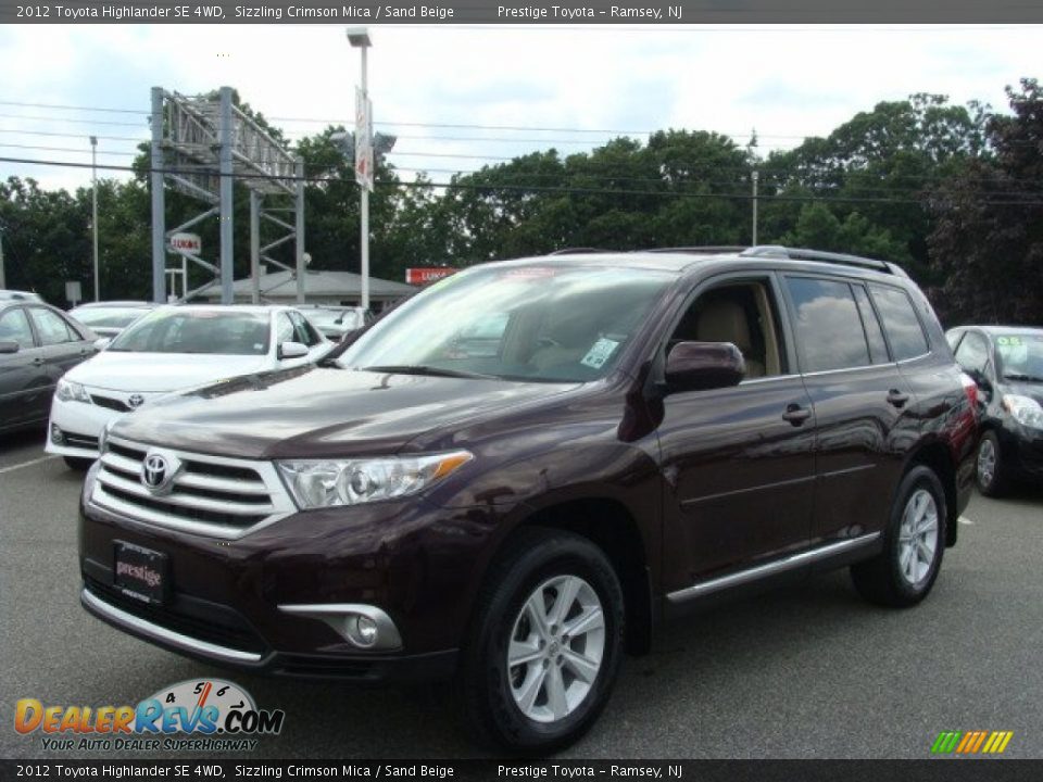 Front 3/4 View of 2012 Toyota Highlander SE 4WD Photo #3
